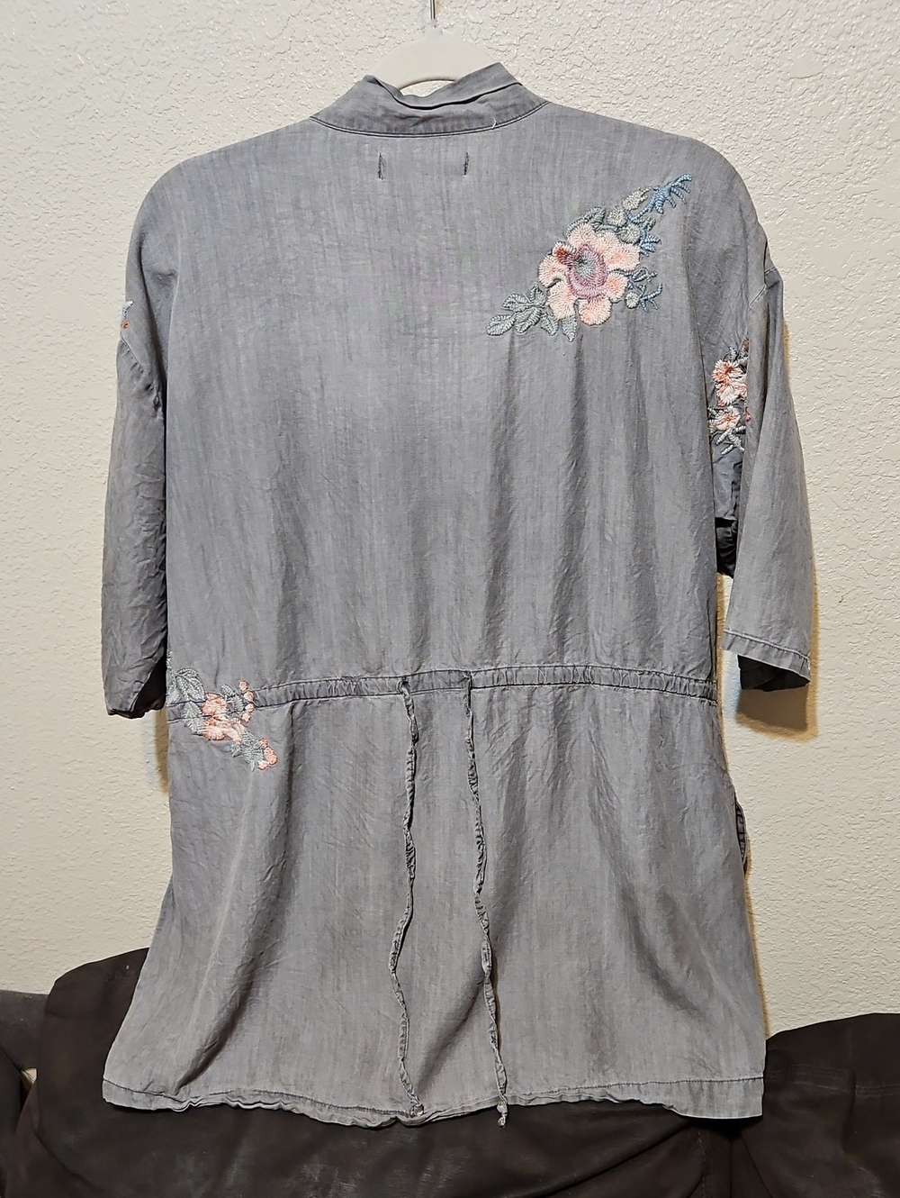 Gray Embroidered Open-Front Kimono Cardigan - Picture 4 of 7